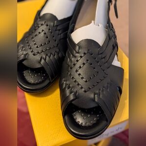 NWT Leather Soft Spots Tela Sling sandals. Comfortable S 8 (7) See Description